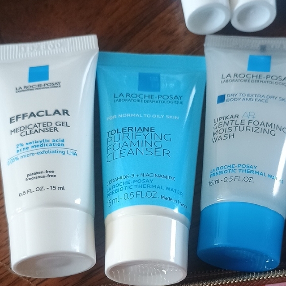 La Roche-Posay Skincare Set with Cosmetic Bag - Picture 3 of 6